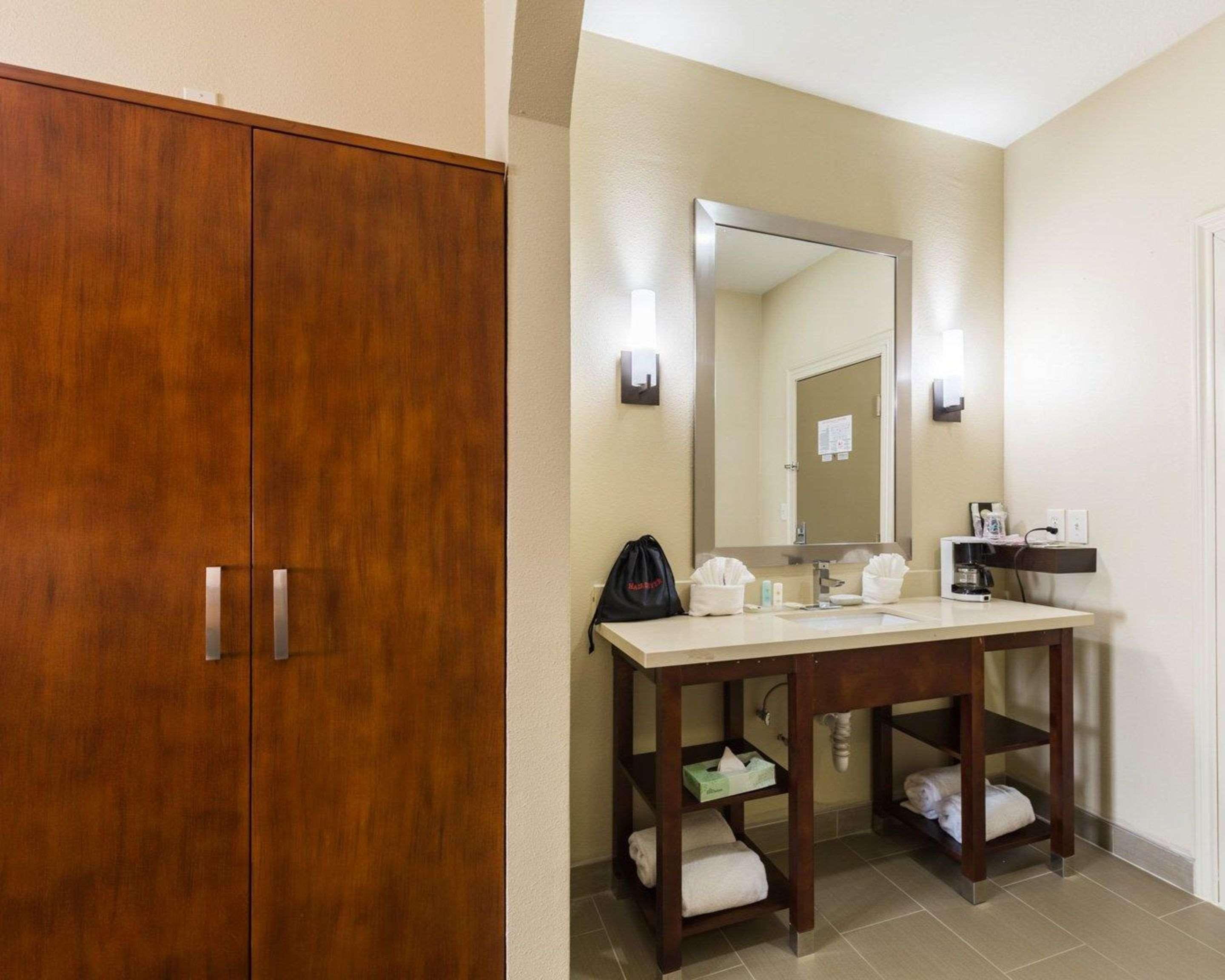Econo Lodge Inn & Suites East Houston I-10 Εξωτερικό φωτογραφία