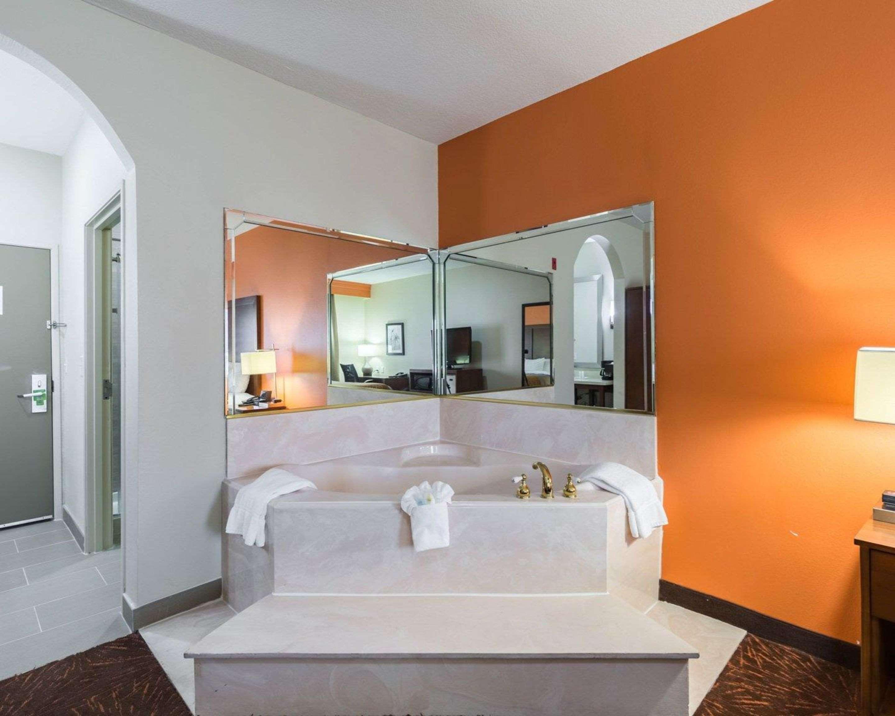 Econo Lodge Inn & Suites East Houston I-10 Εξωτερικό φωτογραφία