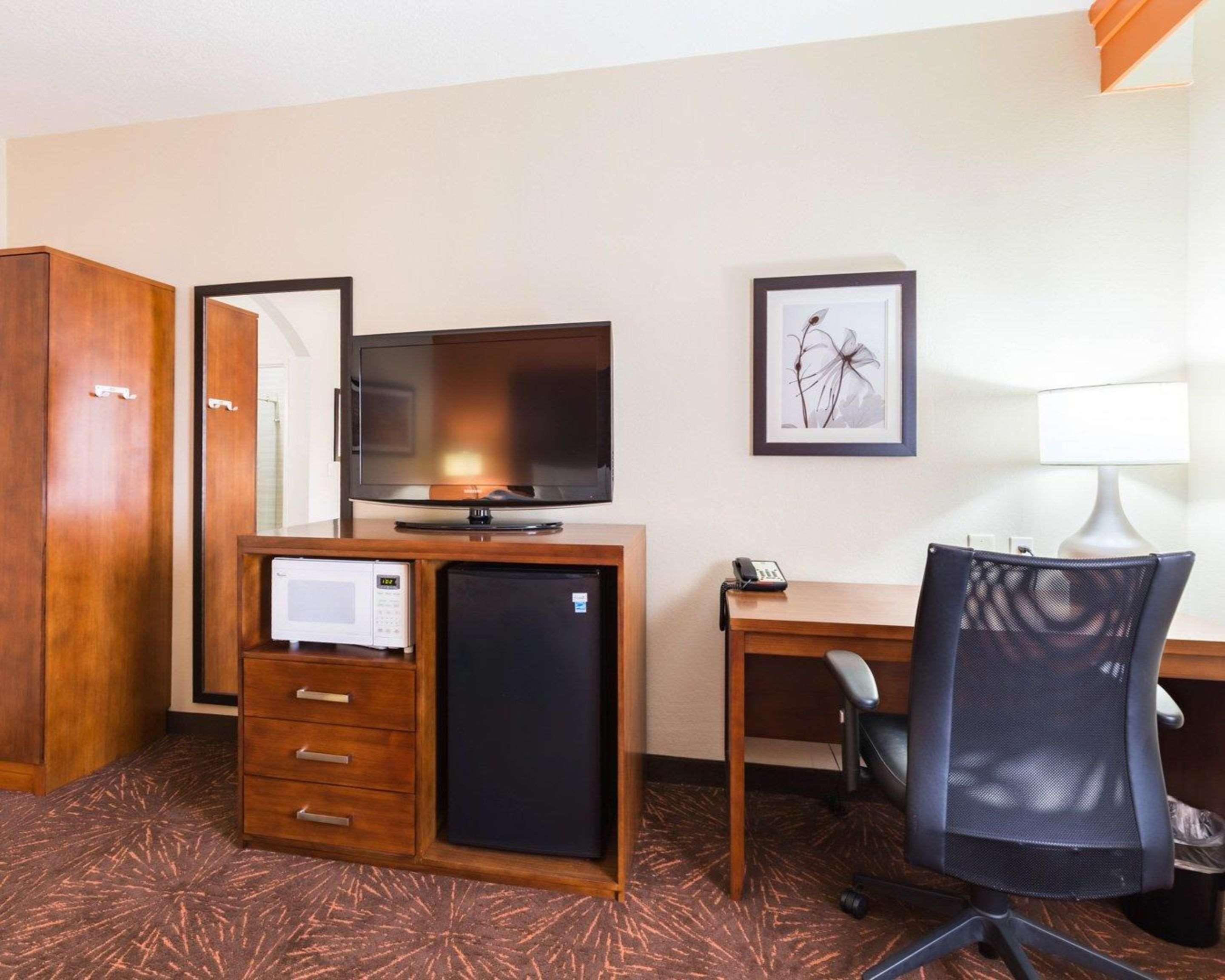 Econo Lodge Inn & Suites East Houston I-10 Εξωτερικό φωτογραφία
