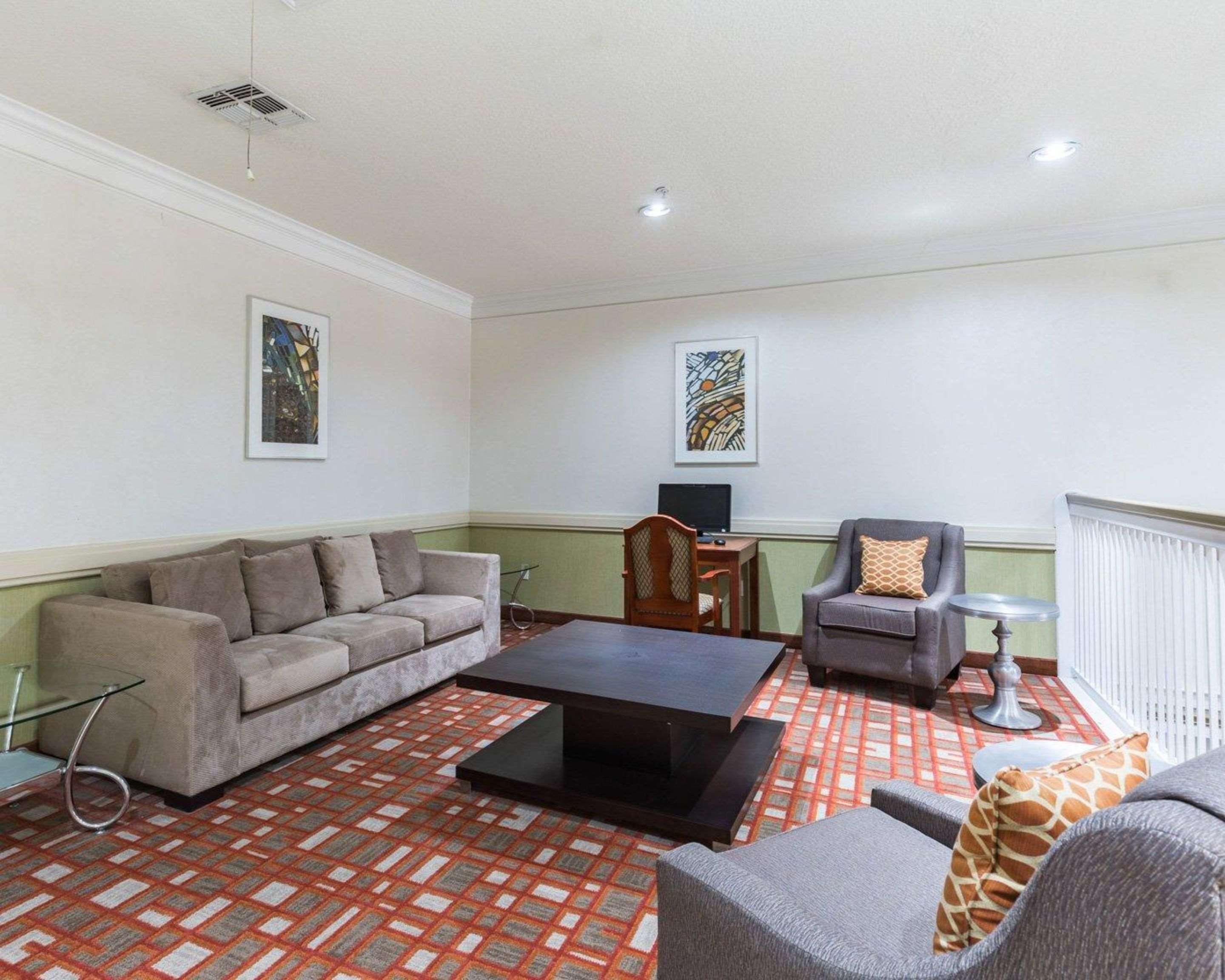 Econo Lodge Inn & Suites East Houston I-10 Εξωτερικό φωτογραφία