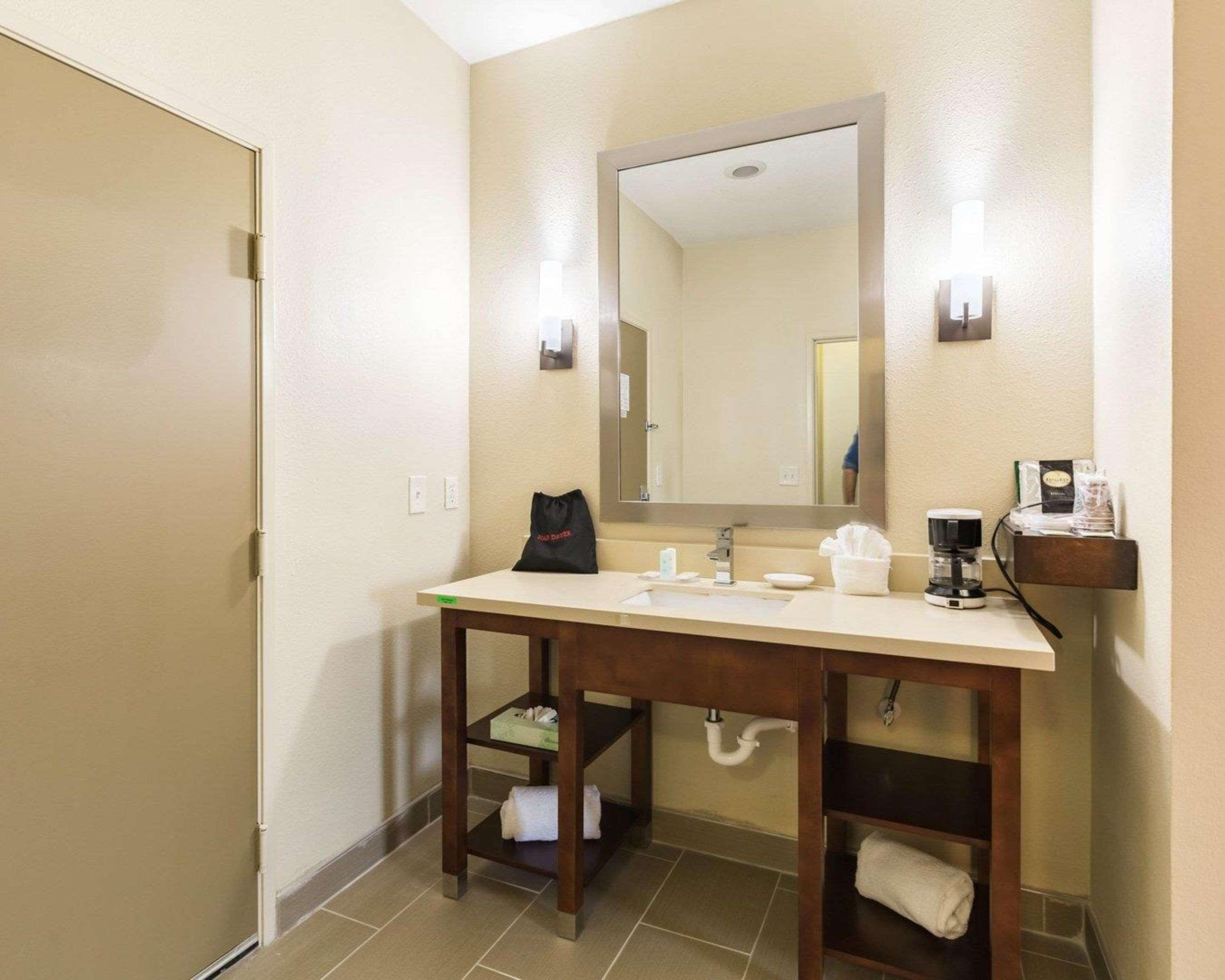 Econo Lodge Inn & Suites East Houston I-10 Εξωτερικό φωτογραφία